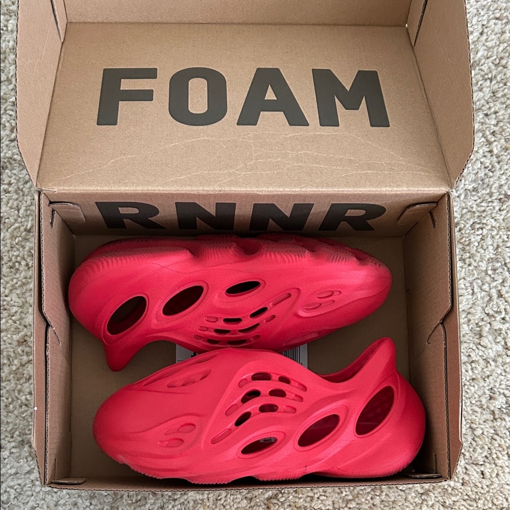 YEEZY Foam Runner
